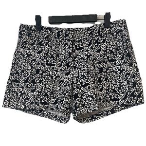 NWOT Black and White Print 4” inseam Shorts Size 6 Stretch, geometric, chic